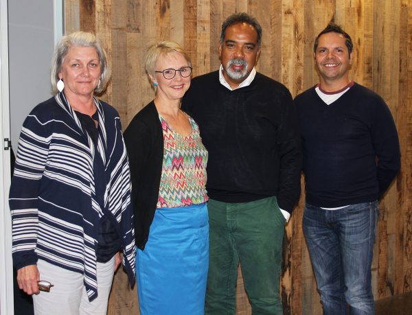 Siv Kvernmo (nr.2 fra venstre) sammen med kolleger på Louitja Institute, Australia's National Institute for Aboriginal and Torres Strait Islander Health Research. Foto: private